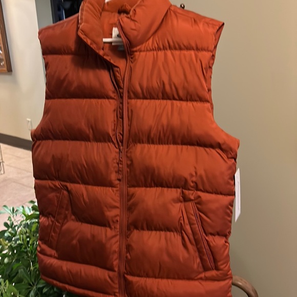 Old Navy Puffer vest - Picture 1 of 2